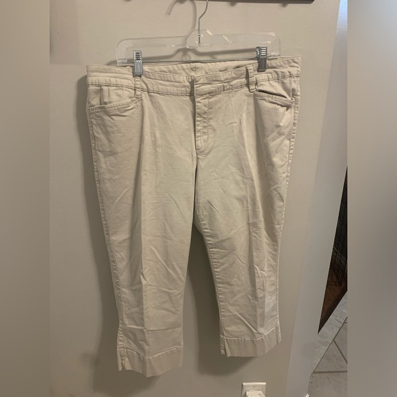 Denver Hayes Mia Mid-Rise Cropped Khaki Pants - Size 16 - Picture 6 of 8